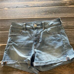 AE high rise shortie Shorts light cut off hems super stretch size 10